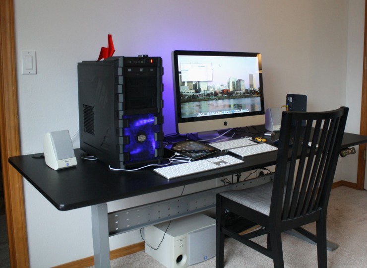 "my GeekDesk in sitting position"